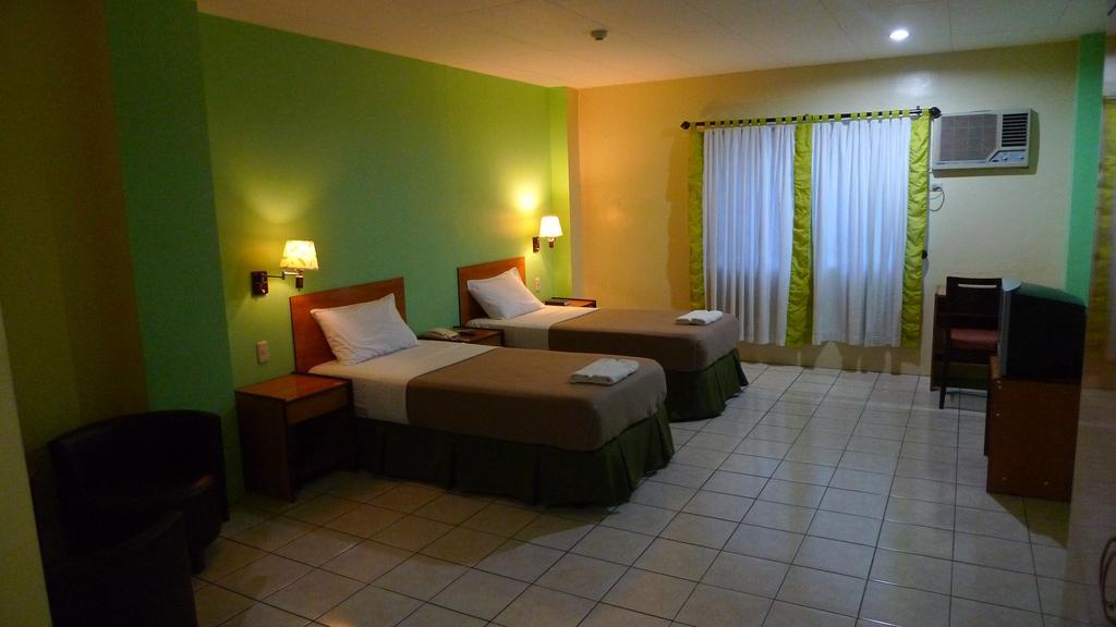 Sequoia Inn Davao Habitación foto