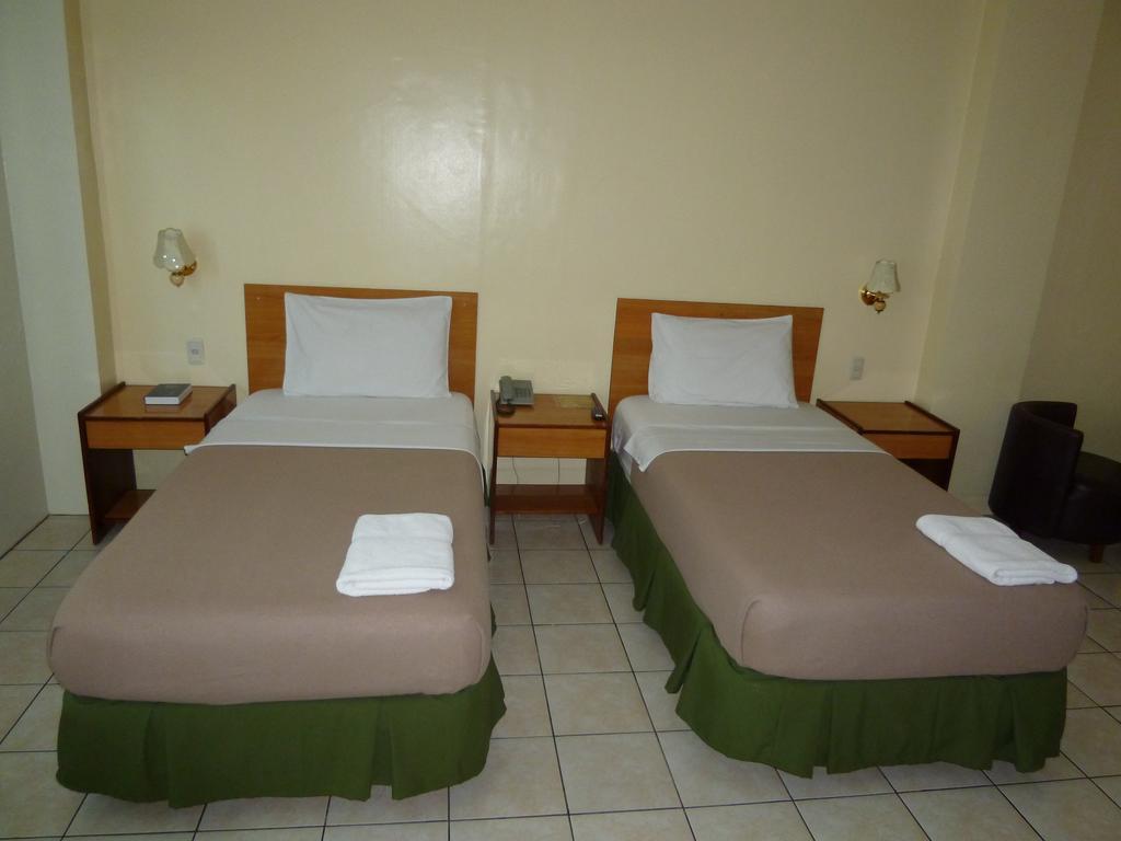Sequoia Inn Davao Habitación foto