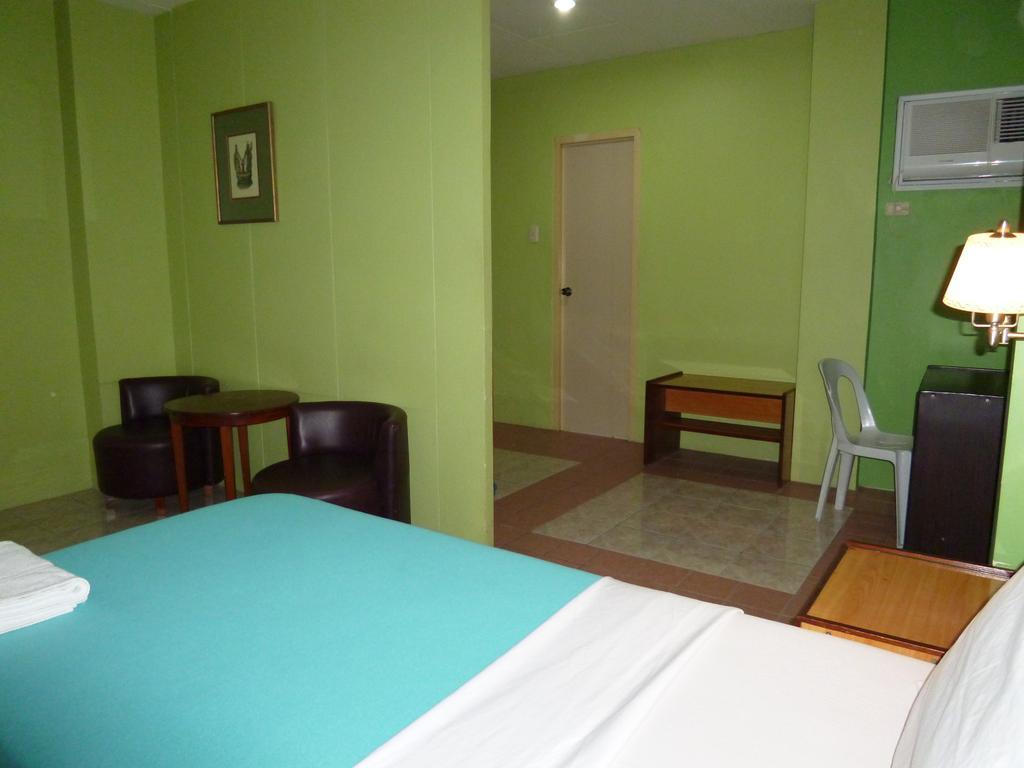 Sequoia Inn Davao Habitación foto