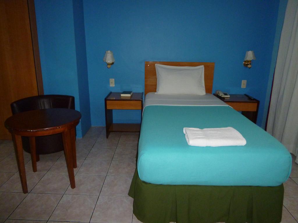 Sequoia Inn Davao Habitación foto